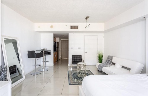 Edgewater Apartment | Stunning Bay View Studio