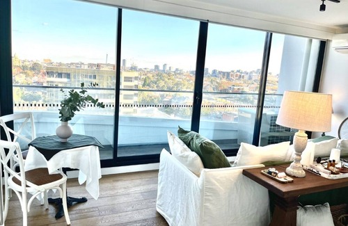 South Yarra Apartment | Stunning Bay Views & Central South Yarra Location