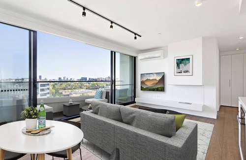 South Yarra Apartment | Stunning Bay Views & Central South Yarra Location