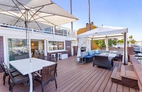 West Newport House | Stunning Bayfront Home w Epic Dock on Peninsula