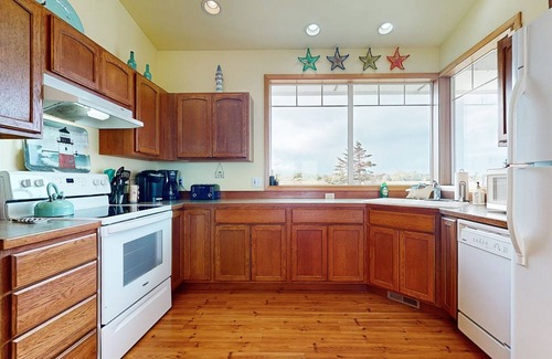 Sequim House | Stunning beach and waterfront escape with outstanding views, gas grill and Wifi