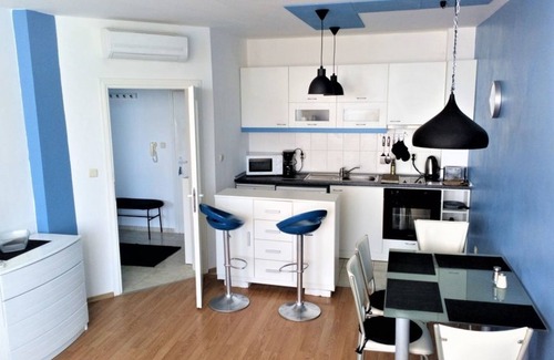 Kavarna Apartment | Stunning Beach Apart-Sleeps 5! Pool & Sea views!