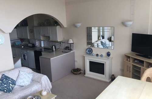 Bishopston Apartment | Stunning Beach front Apartment in Caswell Swansea