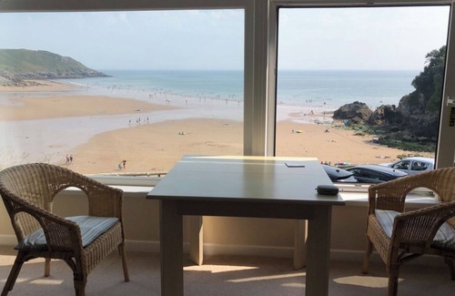 Bishopston Apartment | Stunning Beach front Apartment in Caswell Swansea