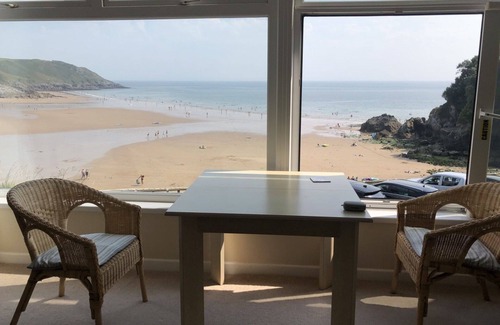 Bishopston Apartment | Stunning Beach Front Apartment in Caswell Swansea