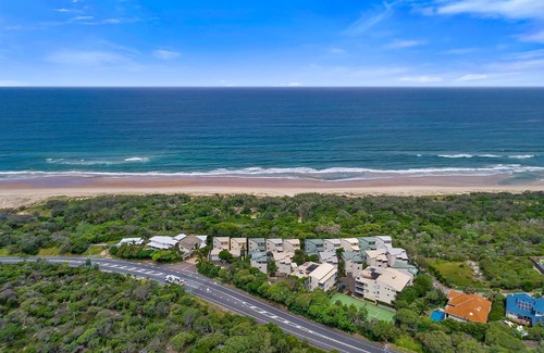 Castaways Beach Apartment | Stunning Beach Front Villa At Castaway Cove