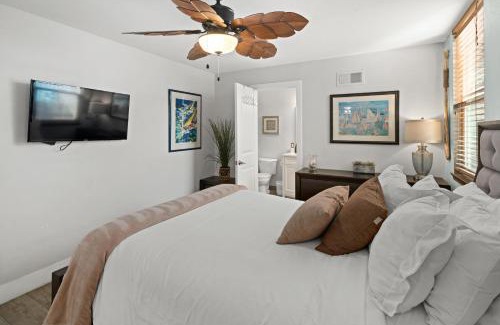 South Mission Beach House | Stunning Beach Home - large patio, parking, ac & dog friendly!