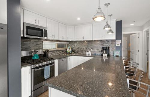 South Mission Beach House | Stunning Beach Home - large patio, parking, ac & dog friendly!