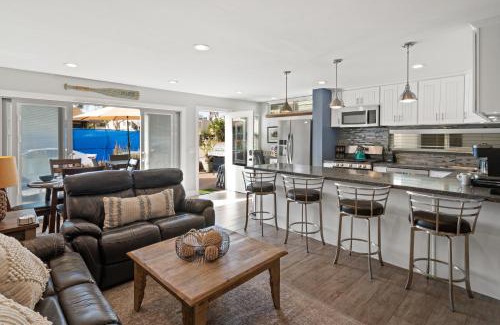 South Mission Beach House | Stunning Beach Home - large patio, parking, ac & dog friendly!