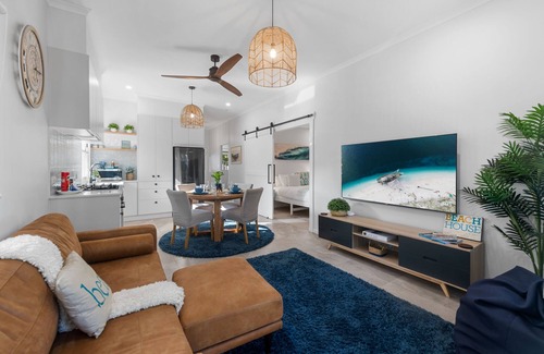 Dicky Beach House | Stunning Beach House, Glamping Tent, Outdoor Movies
