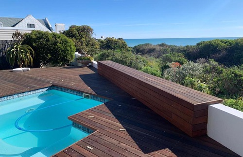 Grotto Bay House | Stunning Beach House in Grotto Bay