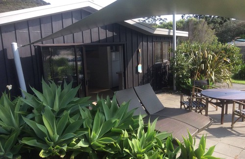Hot Water Beach House | Stunning beach house within stone’s throw of the beach