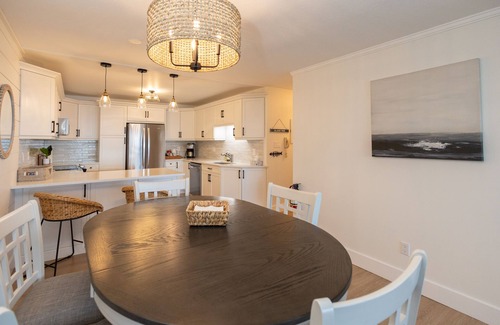 Regional District of Nanaimo Apartment | Stunning Beachfront Condo: Whale Watching & Cruise Ship Views