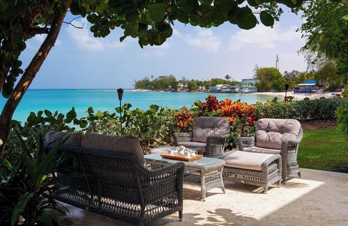 Gibbs Bay Villa | Stunning Beachfront Retreat with Pool - Hemingway House