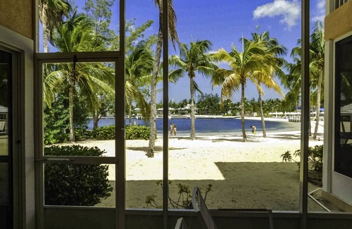 Rum Point Condo | Stunning beachfront condo. Relax, Enjoy, Sunset, RumPoint, Pool & Heated Jacuzzi