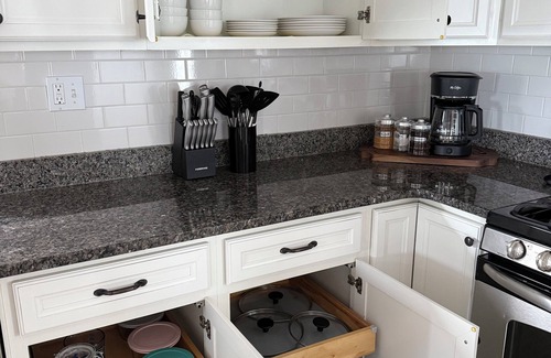 Quincy House | Stunning Beachfront 3BR, Ocean/City Views, Near Boston, Free Parking