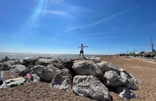 Felixstowe House | Stunning Beachfront House