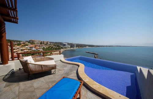La Cruz de Huanacaxtle Villa | !Stunning Beachfront Penthouse With Private Pool !