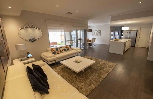 Alkimos House | Stunning Beachfront Retreat Vacation Home