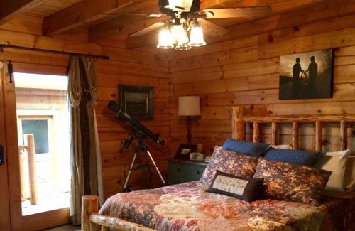 Franklin Cabin | STUNNING!- Beautiful Log Cabin in Leiper's Fork / Franklin, TN / Sleeps 7