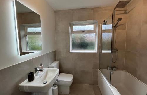 Woodmansey House | Stunning Beverley Bungalow w Fireplace, private parking, and garden