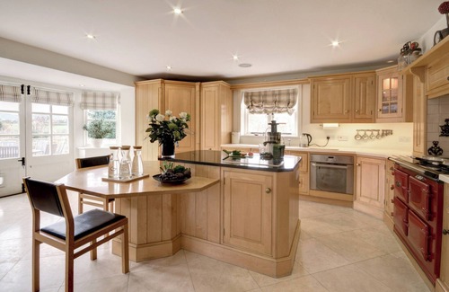 Mangotsfield House | Stunning BIG COTSWOLD COTTAGE + Annexe sleeps 16