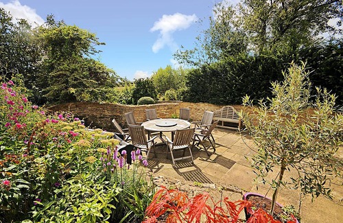 Mangotsfield House | Stunning BIG COTSWOLD COTTAGE + Annexe sleeps 16
