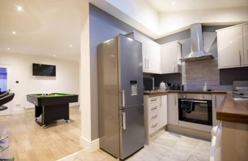 Bolton House | Stunning Bolton Abode – Pool Table & Free Parking
