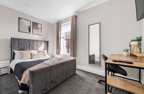 Bolton House | Stunning Bolton Abode – Pool Table & Free Parking