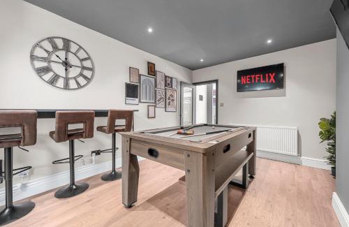 Bolton House | Stunning Bolton Abode - Sleeps 6 - Games Room & Free Parking