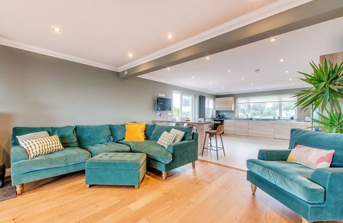 Kingsgate House | Stunning Botany Bay Beach House - Panoramic Sea Views