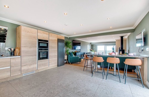 Kingsgate House | Stunning Botany Bay Beach House - Panoramic Sea Views