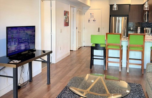 Koreatown House | Stunning Boutique 2BR Apartment, Close to Everything with AC, fitness room, WiFi