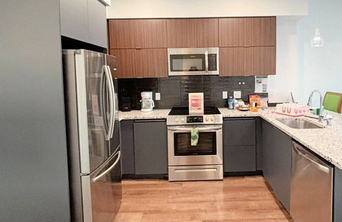 Koreatown House | Stunning Boutique 2BR Apartment, Close to Everything with AC, fitness room, WiFi