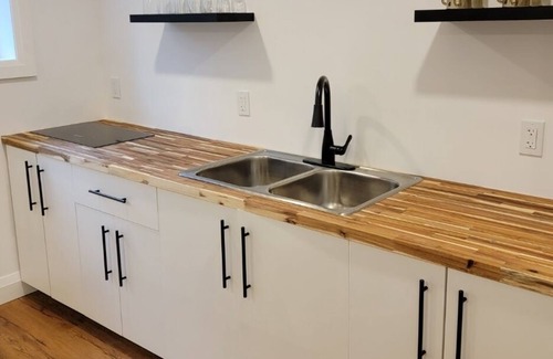 Niagara Falls Apartment | Stunning ,brand new on the market. Minutes from wineries and the Niagara Parkway