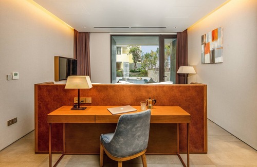 Dien Ban Villa | Stunning Brand New 5 Bdr Villa with Pool