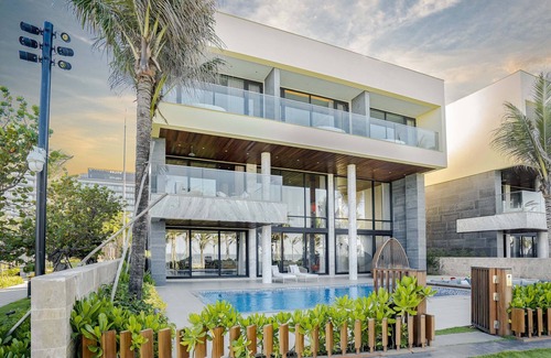 Dien Ban Villa | Stunning Brand New 6 Bdr Beachfront Villa @ Beach
