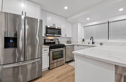 Mount Helix House | Stunning Brand New Top of Mtn 2BR Zen Retreat