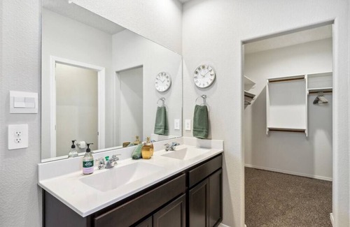 Westgate Heights House | Stunning, brand-new home in ABQ!