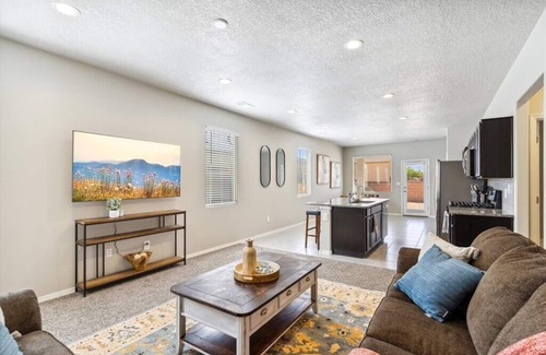 Westgate Heights House | Stunning, brand-new home in ABQ!