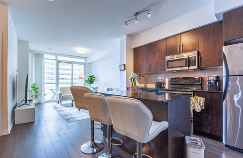 St. Lawrence Condo | Stunning Bright Condo - MTCC/Jays/CN Tower