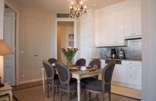 Quartier du Gros-Caillou Apartment | Stunning & Bright, Sleeps 6, w/Big Balcony and Amazing Paris Views