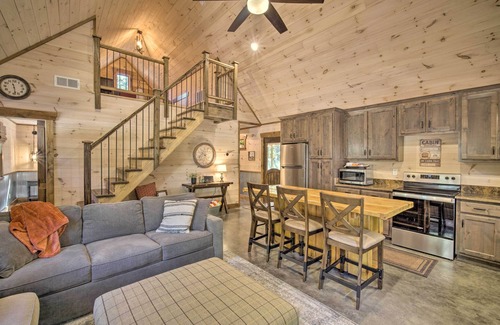 Rising Fawn Cabin | Stunning Cabin Getaway w/Private Hot Tub!