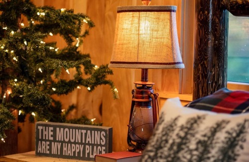 Durham House | Stunning Cabin, Hot Tub, Mtn View, Mins to Windham