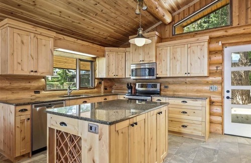 Anglemont Cabin | Stunning Cabin Lakeside on the Shuswap