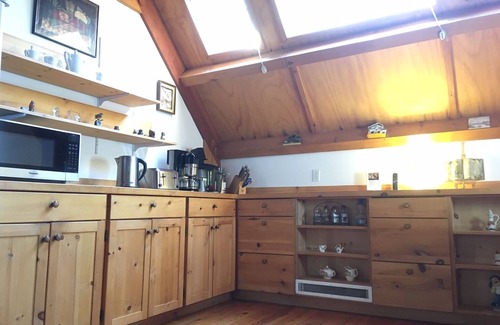 Hope Cabin | Stunning cabin, rustic decorations, great view of Mts., expansive patio