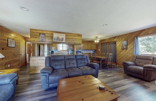 Eagle Nest Cabin | Stunning cabin w/mountain & lake views, private W/D, near outdoor activities