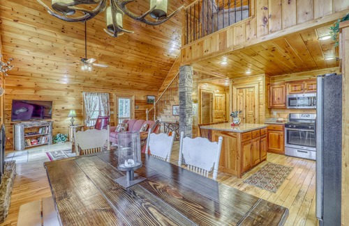 Mineral Bluff Cabin | Stunning cabin w/private hot tub, game room, & expansive deck - great view
