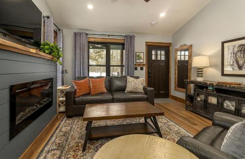Carbondale House | Stunning Cabin with Spa Perfect for Outdoor Sports in Carbondale, Illinois