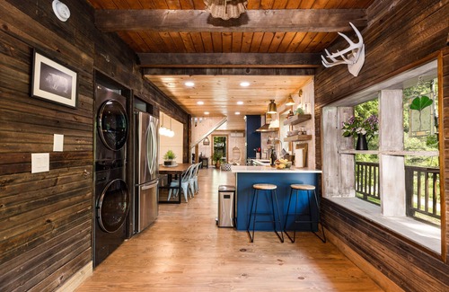 Sugar Grove Cabin | Stunning cabin with Sauna near Boone & Vale Crucis by the river and waterfalls